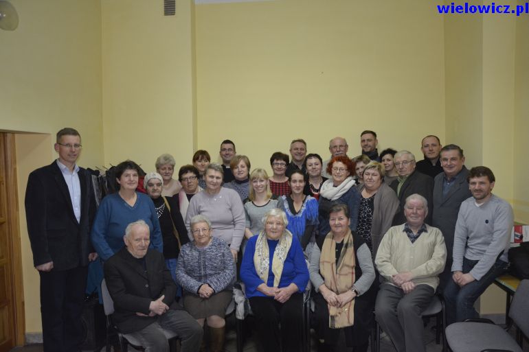 Zdjęcie przedstawia uczestników uczestników wieczoru wspomnień w 2015 r. aktywnych mieszkańców Wielowiczai okolicznych wsi